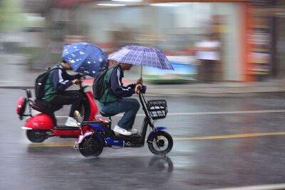 近500個氣象站降雨量破歷史極值　陸氣象專家：天氣系統出現異常