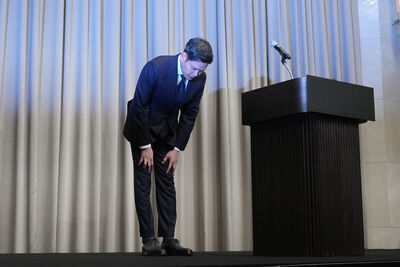 韓星巴克「坦克日」炎上!新世界會長3度鞠躬道歉:所有責任在我