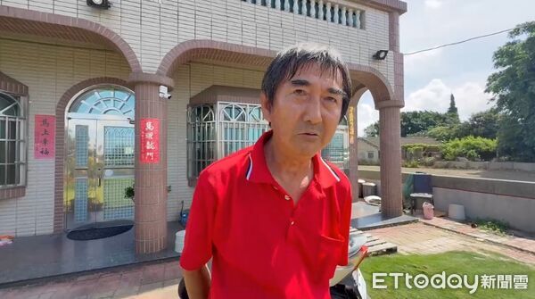 ▲廖先生後院一看找到美琪了，聽聞50萬元賞金，急搖頭揮手喊，不會拿這麼多。（圖／記者游瓊華翻攝，下同）
