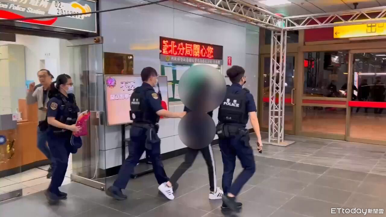 北車驚見旅客亮刀揮舞!20歲男與阿伯衝突竟拔刀...警4分鐘逮人