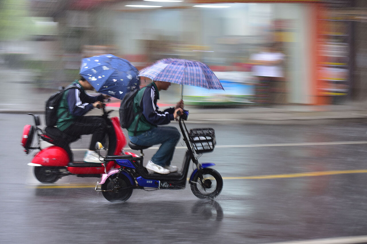 近500個氣象站降雨量破歷史極值 陸氣象專家:天氣系統出現異常