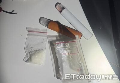 高雄男違停被揪無照+毒駕！車內藏49包毒咖啡、喪屍煙彈