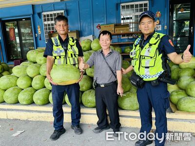 在地店家力挺警政工作　太麻里警獲贈西瓜消暑