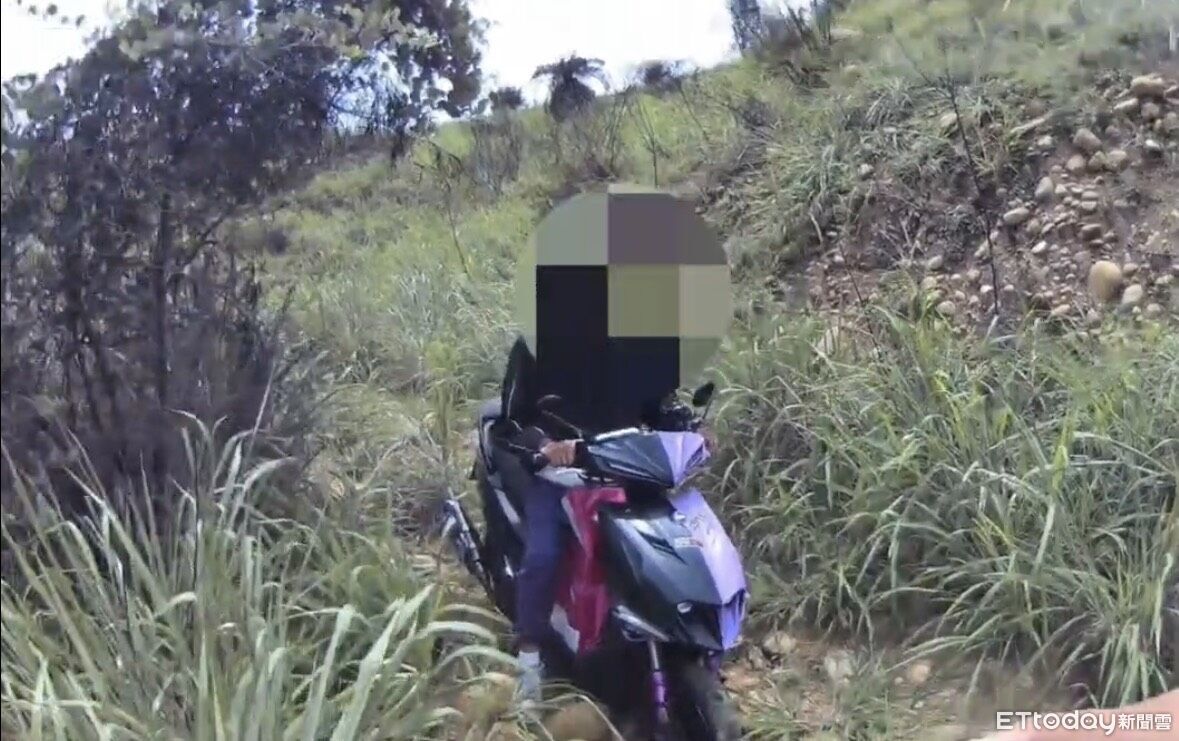 荒山迷路又「刁掐」!年輕外送員焦急求助 警噴汗幫推車