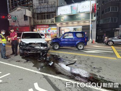 男癲癇發作！X1暴衝逆撞2車...車頭全爛　民眾：以為又是毒駕