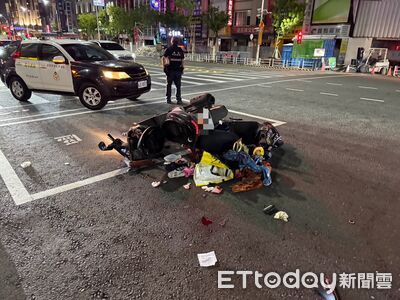 高雄騎士綠燈突停路中！後方機車撞上「空中轉一圈」　2人送醫