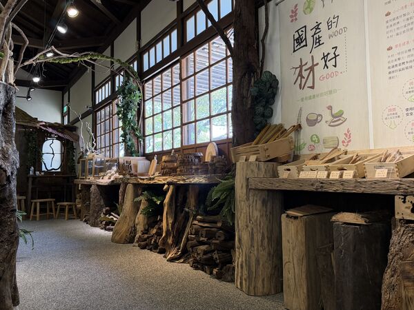 ▲羅東林業文化園區北側貯木池畔的日式建築空間「湖畔森林」館，今（27日）正式開幕。（圖／林業及自然保育署宜蘭分署提供）
