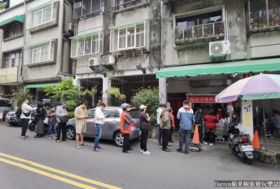 台中文學館旁超人氣沙茶麵線！在地超過30年口感綿密滑順