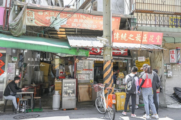 ▲▼傳統之最豆花堂。（圖／部落客周花花授權提供）