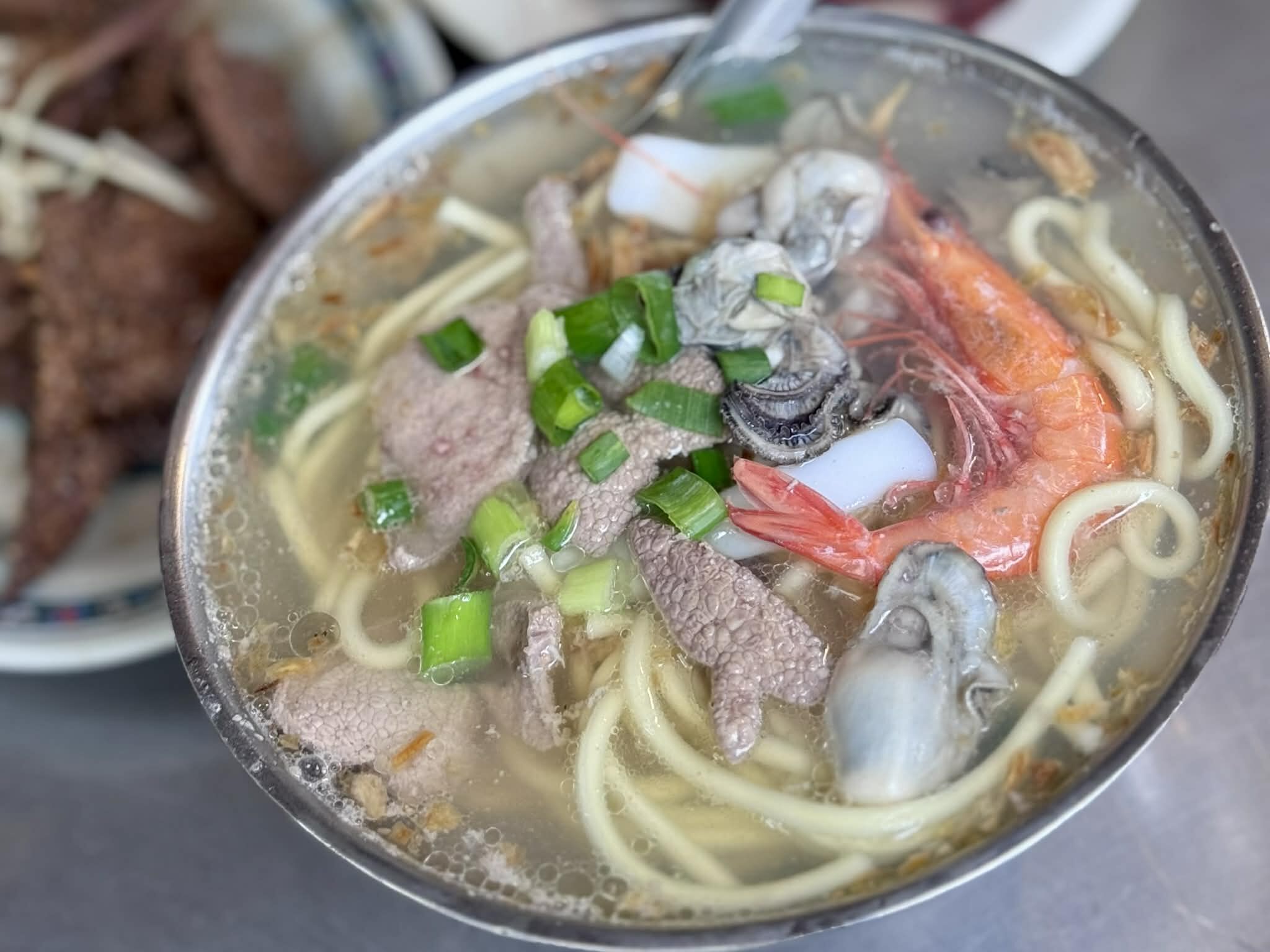 ▲南門第一家廣東腸粉;劉媽媽什錦麵。（圖／記者胡至欣攝）