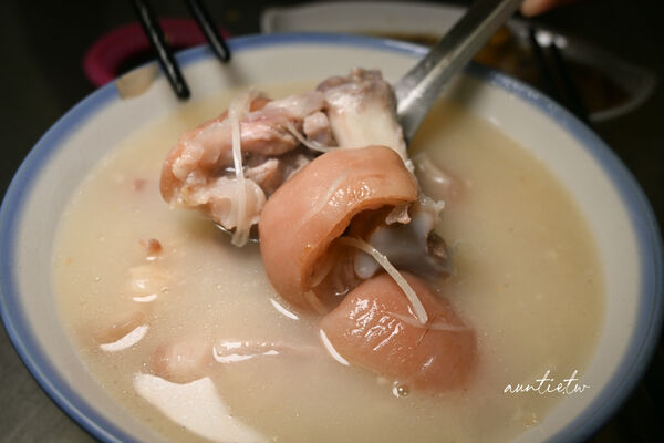 非用餐時段也在排！北投百元豬腳湯　燉至乳白色清甜零腥味