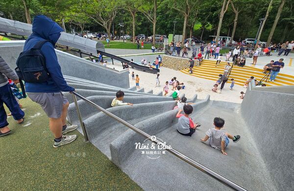 ▲▼清水鰲峰山公園谷溜遊戲場。（圖／記者NiniandBlue玩樂食記授權提供）