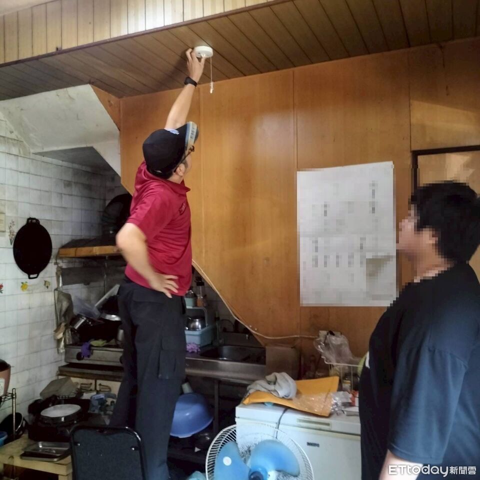 紙箱衣物堆滿屋成隱形火藥庫 南消六甲消防籲保持逃生動線