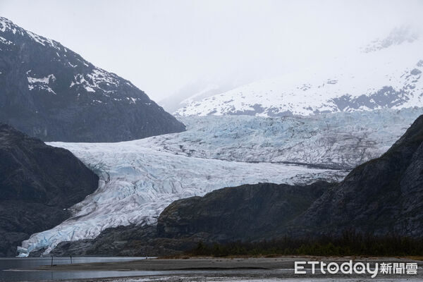 ▲棉田豪冰河（Mendenhall Glacier）是阿拉斯加最知名、也最容易親近的冰河景點,棉田豪冰河,掘金瀑布,Nugget Falls。（圖／記者彭懷玉攝）