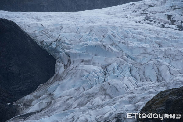▲棉田豪冰河（Mendenhall Glacier）是阿拉斯加最知名、也最容易親近的冰河景點,棉田豪冰河,掘金瀑布,Nugget Falls。（圖／記者彭懷玉攝）