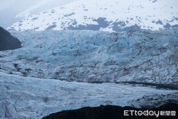 ▲棉田豪冰河（Mendenhall Glacier）是阿拉斯加最知名、也最容易親近的冰河景點,棉田豪冰河,掘金瀑布,Nugget Falls。（圖／記者彭懷玉攝）