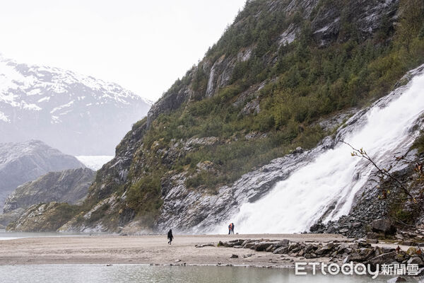 ▲棉田豪冰河（Mendenhall Glacier）是阿拉斯加最知名、也最容易親近的冰河景點,棉田豪冰河,掘金瀑布,Nugget Falls。（圖／記者彭懷玉攝）