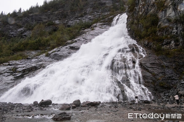 ▲棉田豪冰河（Mendenhall Glacier）是阿拉斯加最知名、也最容易親近的冰河景點,棉田豪冰河,掘金瀑布,Nugget Falls。（圖／記者彭懷玉攝）