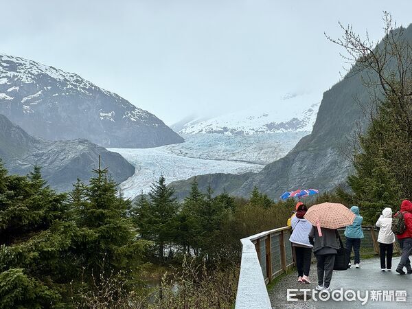 ▲棉田豪冰河（Mendenhall Glacier）是阿拉斯加最知名、也最容易親近的冰河景點之一。（圖／記者彭懷玉攝）