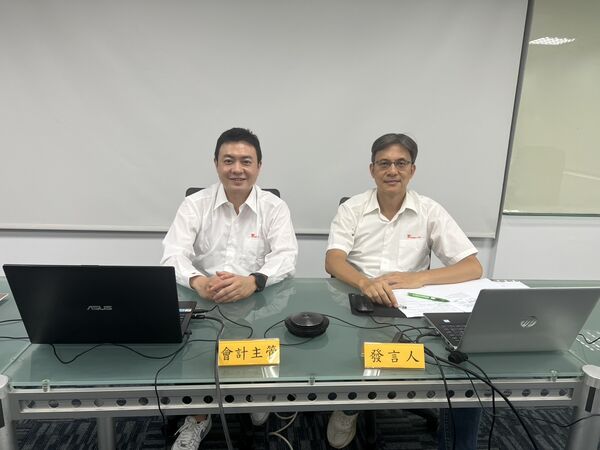 ▲右起正德發言人鄭宇宏與會計經理申翔宇主持法說會。（圖／正德提供）