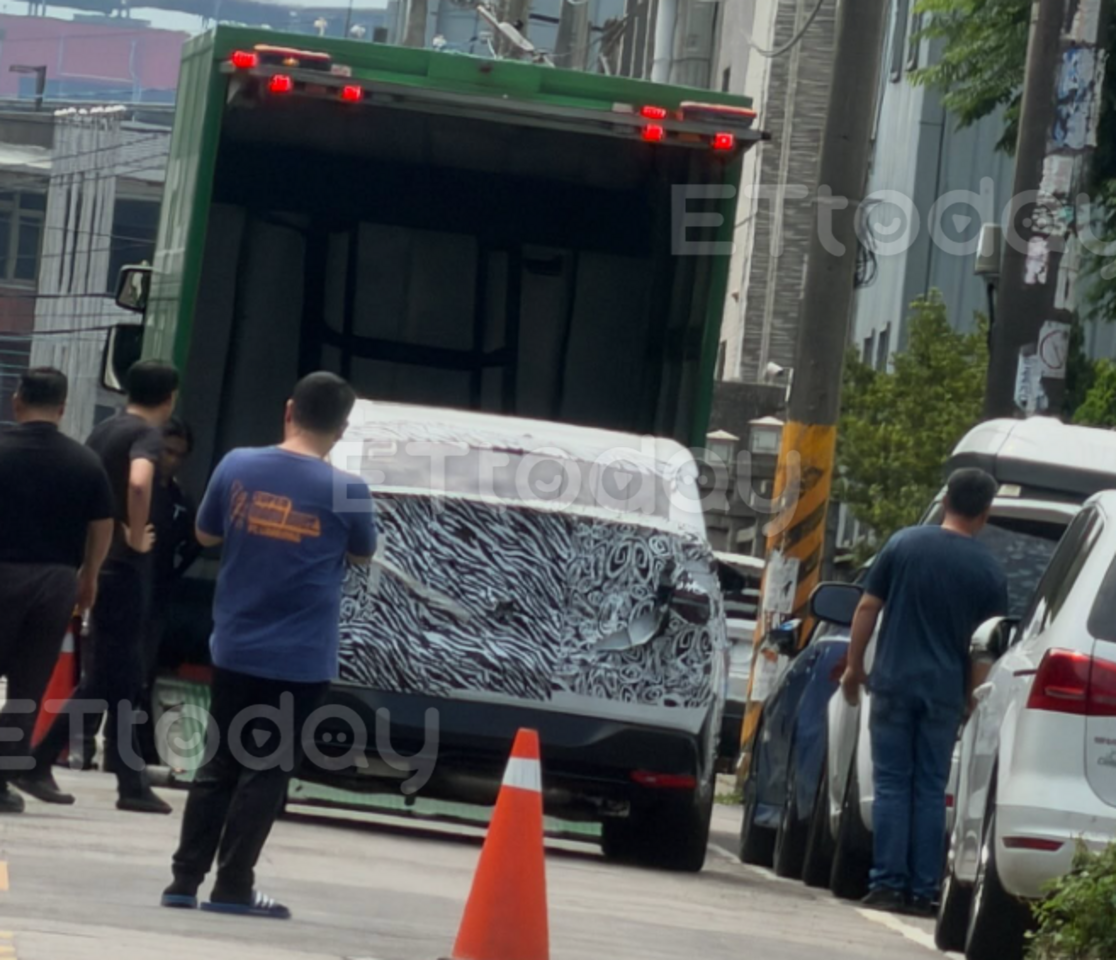 ▲鴻海Model D全新電動車被民眾直擊上路測試！為量產上市埋下伏筆。（圖／網友denny7512303授權提供）