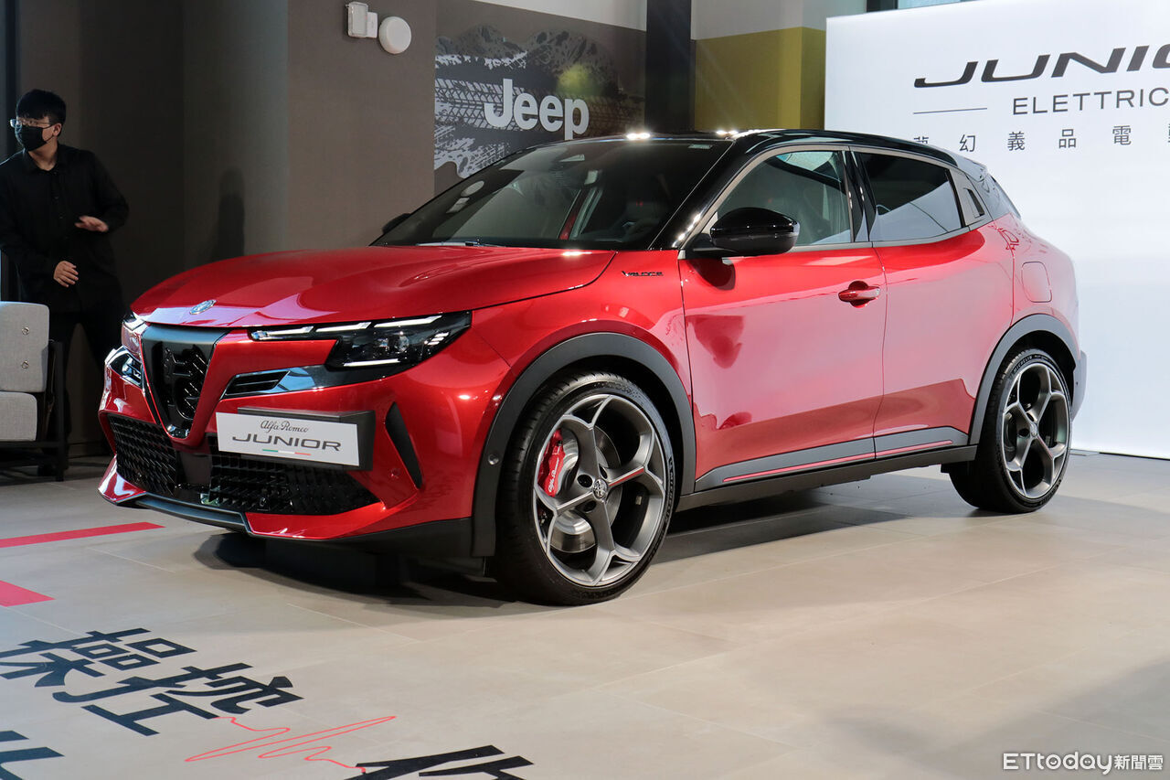 ▲本周進口市場好熱鬧，TOYOTA RAV4 PHEV即將上市，愛快羅密歐、賓士搶攻電動車戰場。（圖／翻攝自各車廠）