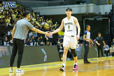 夢想家大輸25分陷1比2落後 賽後記者會48秒就結束