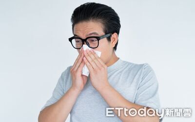 慢性鼻竇炎警訊 醫提醒:黃綠膿鼻涕逾3月恐併發腦膜炎