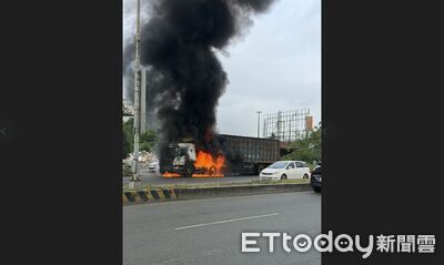 快訊／台南大貨車載廢鐵突起火…恐怖火煙狂竄　驚險畫面曝