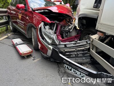 災勘車東西掉了急掉頭！北宜公路對撞大貨車　車頭爛毀畫面曝