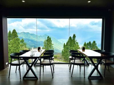 精選5間阿里山咖啡館！訪特色石頭屋　窗邊180度看山景、雲海