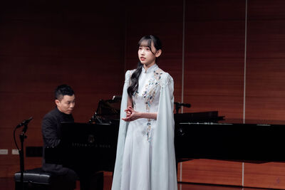 才剛在單曲當C位...TPE48伊品畢業了！　仙氣美照曝光爽收鈔票花