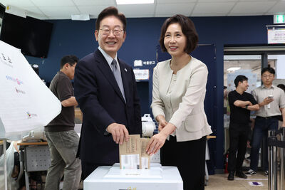 李在明投票「走出圈票處」遭質疑！在野黨喊違規、選委會認定有效