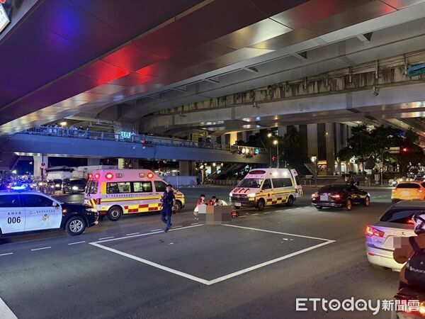 快訊／台北車站天橋命案！一女「墜橋砸到車」傷重不治