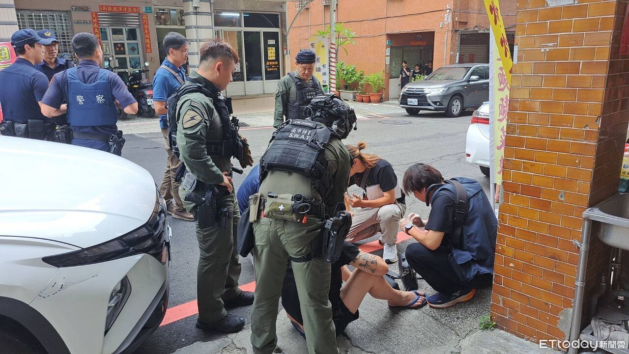 毒鴛鴦開車「行動外送」販毒 台南警少年隊抄出百萬安毒煙彈