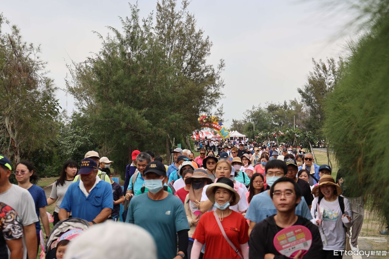 口湖鄉親日健走 雲林健康嘉年華盼鄉親規律運動