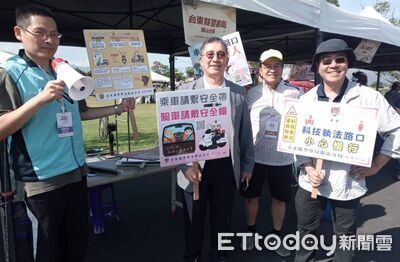 竹筏競速熱鬧登場　關山警進駐米鄉竹筏季宣導交安反詐