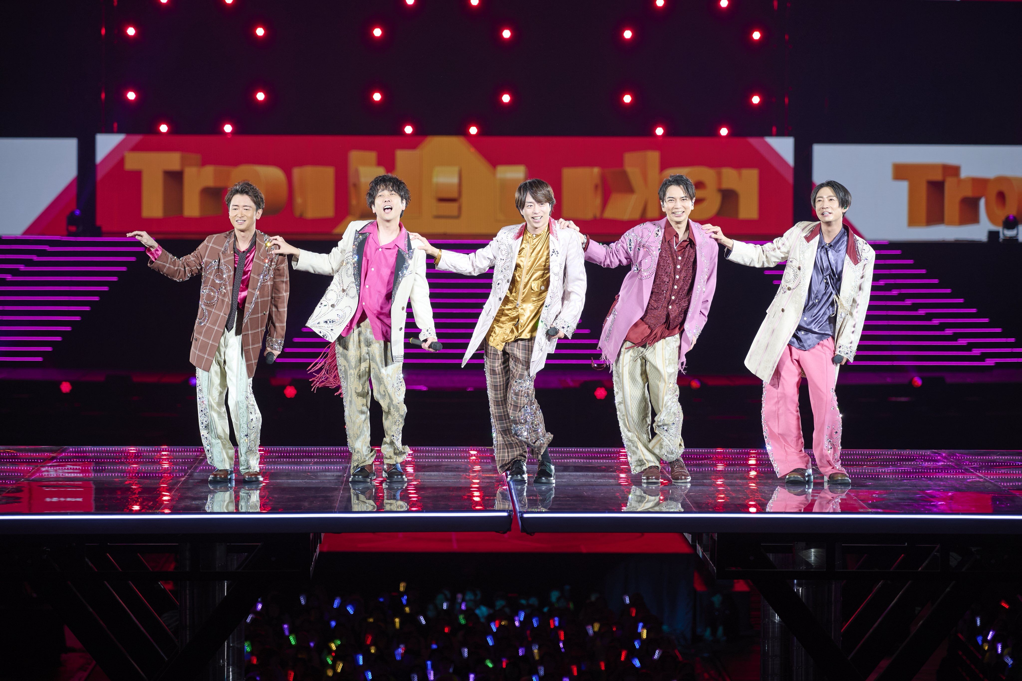 ▲▼天團「嵐」26年半活動落幕！　5萬人哭翻東京巨蛋。（圖／翻攝自X／ARASHI）