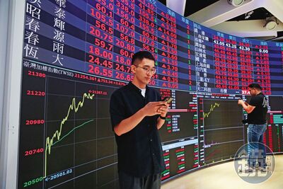 台股上演2大奇景　專家點名「牛皮股」接棒