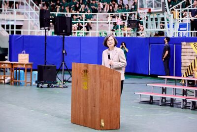 當年差2分考上北一女！　蔡英文今出席畢典送小綠綠「3祝福」