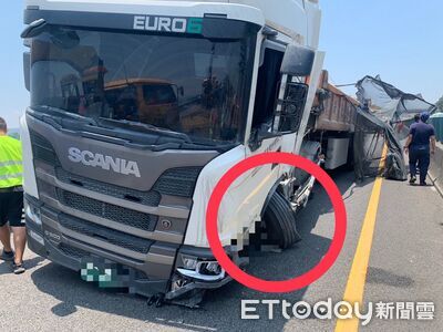 國3砂石車爆胎撞護欄！大量碎石噴對向...小客車衰翻覆5人傷