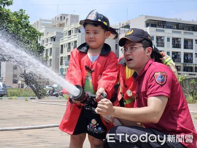 消防隊變身小教室 幼兒園童參訪新市分隊體驗防災