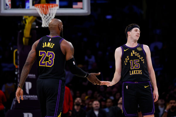 ▲里夫斯（Austin Reaves）、詹姆斯（LeBron James）。（圖／達志影像／美聯社）