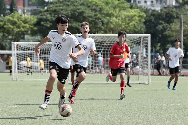 ▲Koen Louwerier(左)率領MFA U15 Red隊以4比2擊敗新北航源-紅隊搶下首勝。（圖／安聯人壽提供）