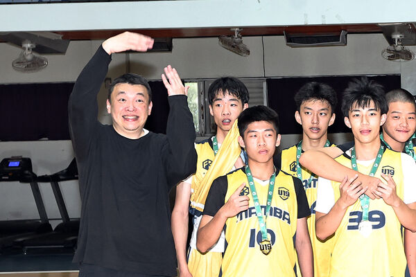 ▲Mamba Select總教練陳建豪(左)。（圖／U19籃球聯盟提供）