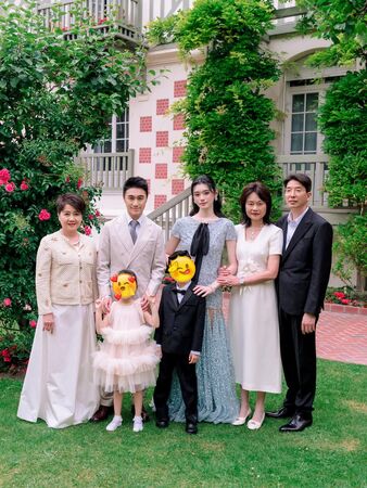 ▲▼結婚7年終於辦婚禮！何猷君、奚夢瑤法國大婚　伴郎是王嘉爾。（圖／翻攝自IG、微博）