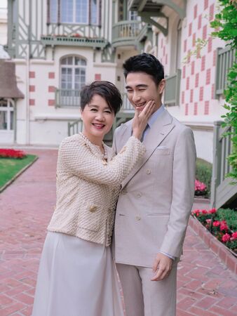 ▲▼結婚7年終於辦婚禮！何猷君、奚夢瑤法國大婚　伴郎是王嘉爾。（圖／翻攝自IG、微博）