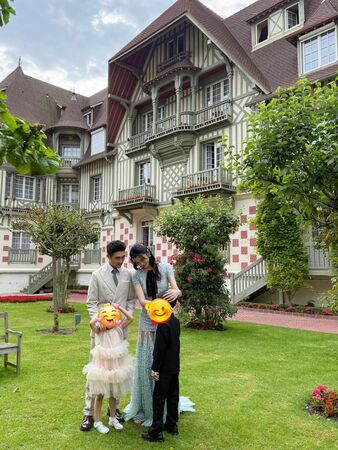 ▲▼結婚7年終於辦婚禮！何猷君、奚夢瑤法國大婚　伴郎是王嘉爾。（圖／翻攝自IG、微博）