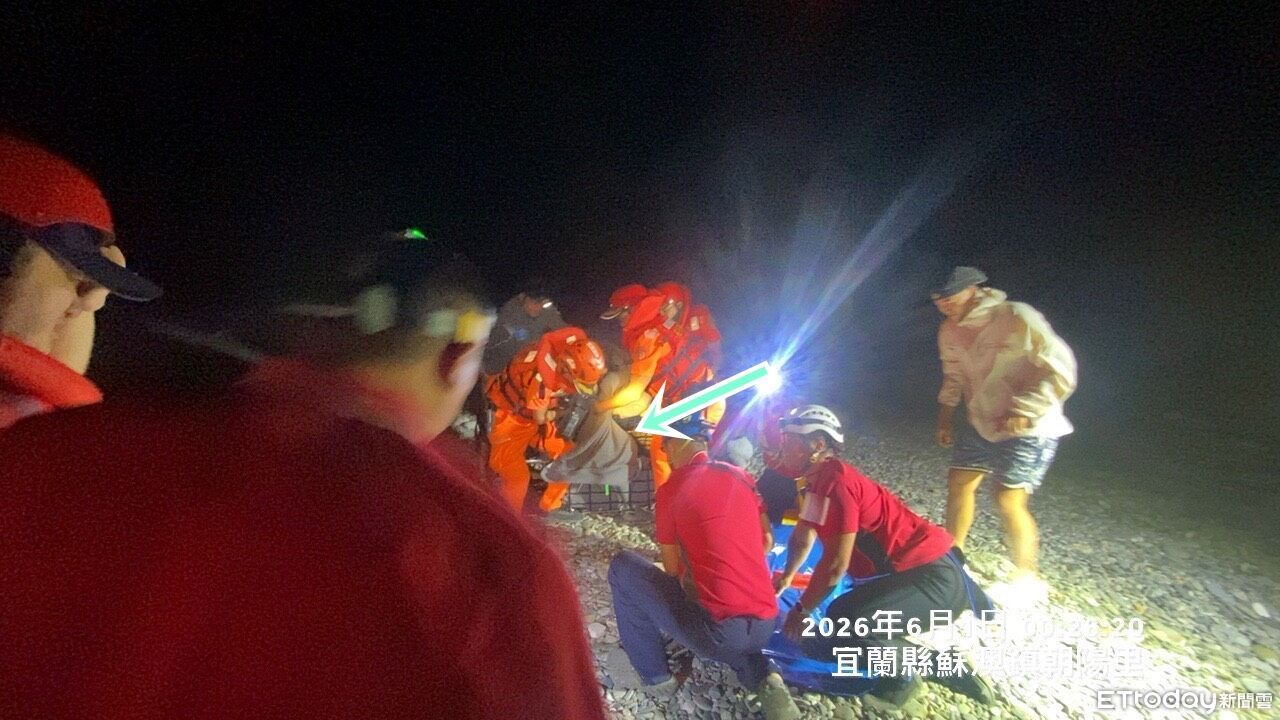 驚魂夜!南澳神秘海灘露營遭巨浪捲走 女子抓浮球獲救、男仍失蹤