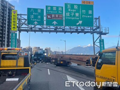 快訊／台64往八里聯結車自撞「折甘蔗」卡路中！　車道封閉回堵3KM